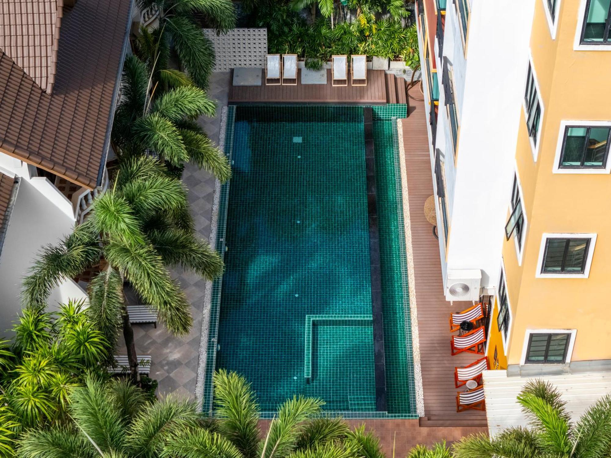 Hotel Buasri Boutique Patong Exterior foto